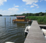 Hausboot am Steg Öffentlicher Bootsverleih
